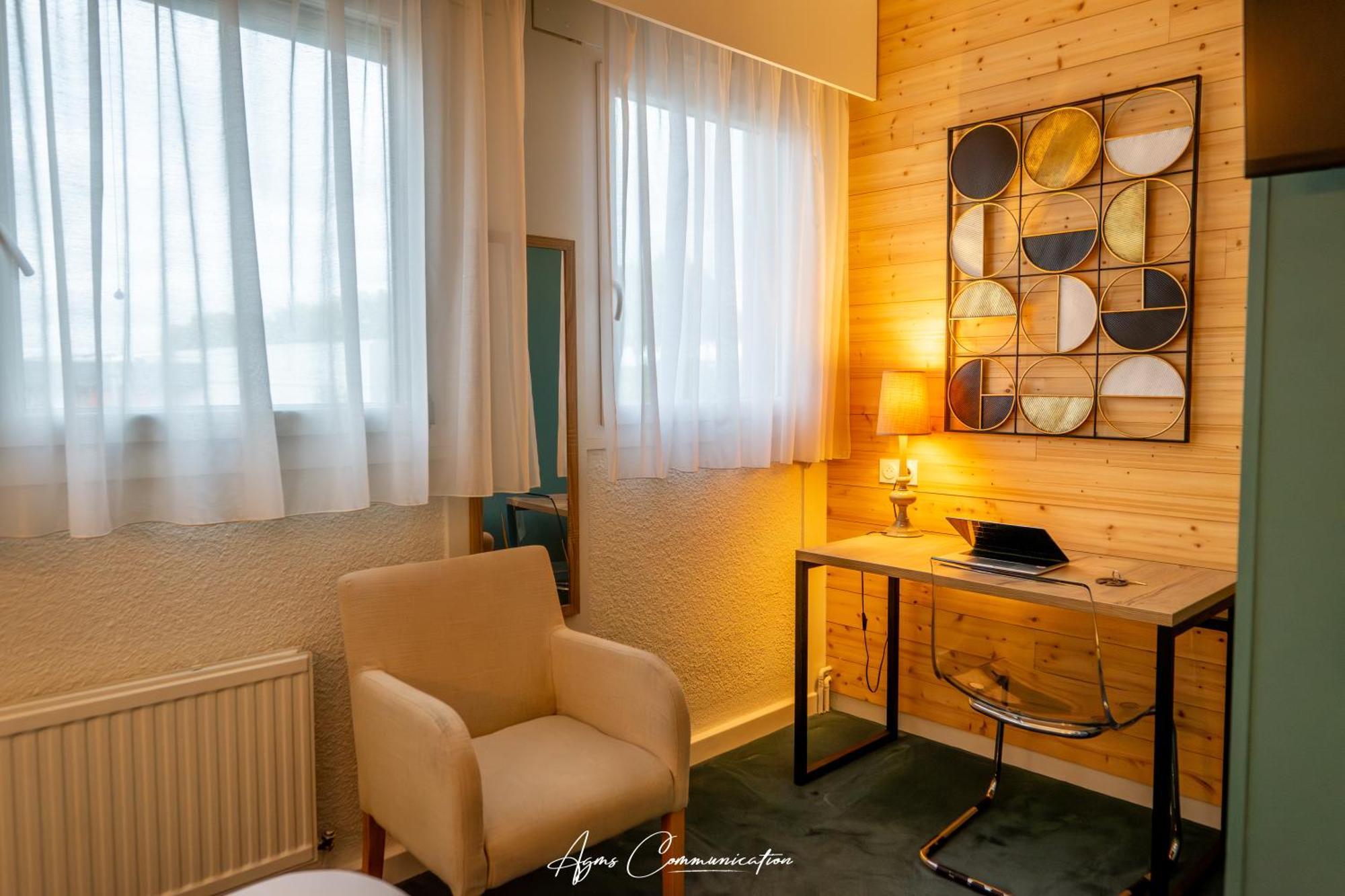 Hotel Karene Saint-Paul-lès-Romans Екстериор снимка