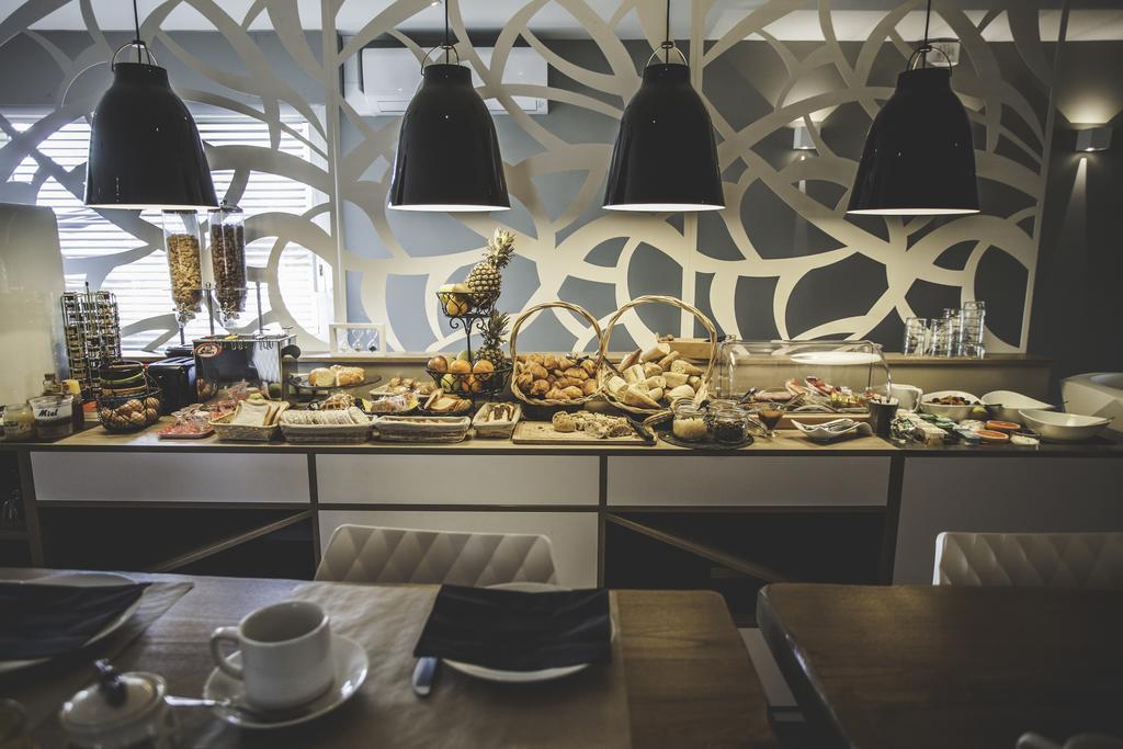 Hotel Karene Saint-Paul-lès-Romans Екстериор снимка