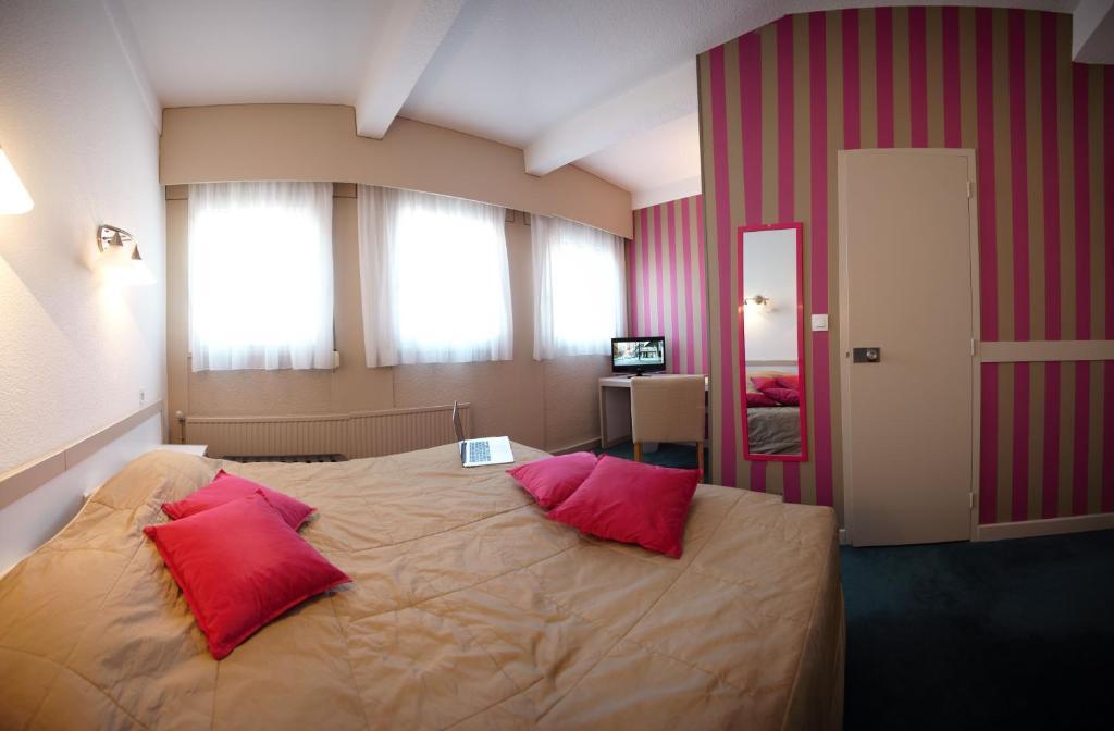 Hotel Karene Saint-Paul-lès-Romans Екстериор снимка